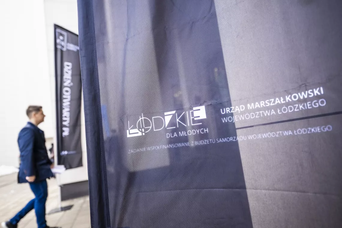 Reklama prpgramu Łódzkie dla Młodych Urzędu Marszałkowkiego Wojeództwa Łódzkiego
