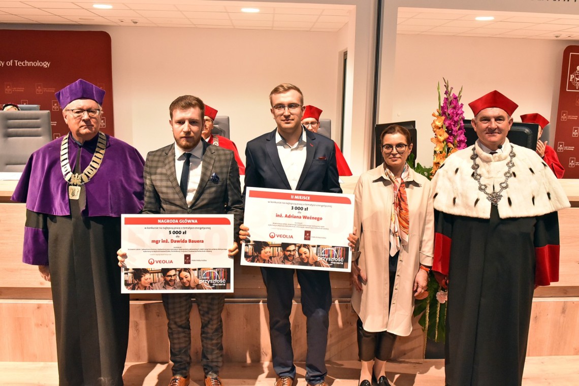 Laureaci nagrody Veolia Energia Łódź S.A. z rektorem, dziekanem WIPOŚ prof. Grzegorzem Wielgosińskim i dyrektor Marzeną Cieślak