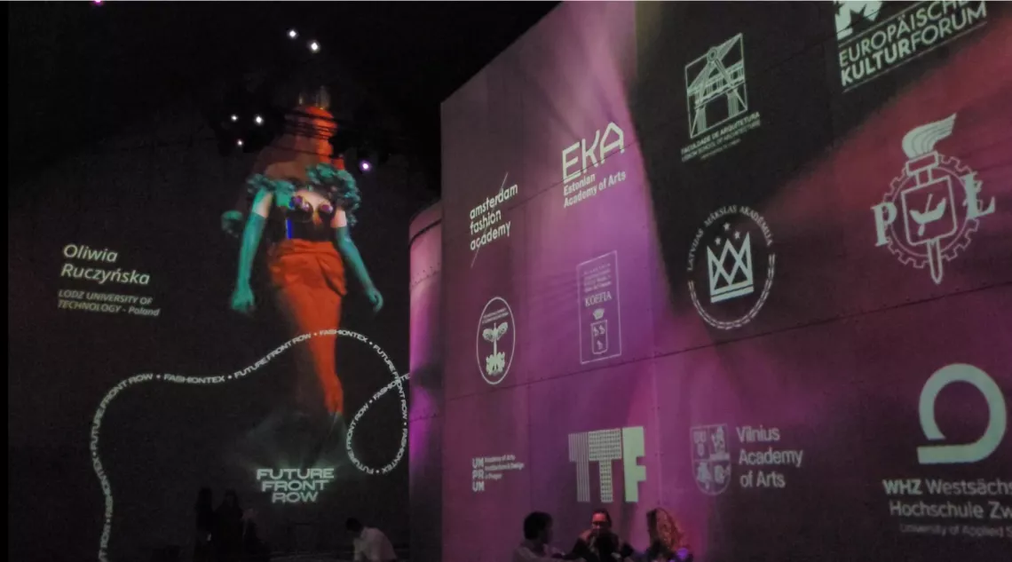 Holograficzny pokaz mody