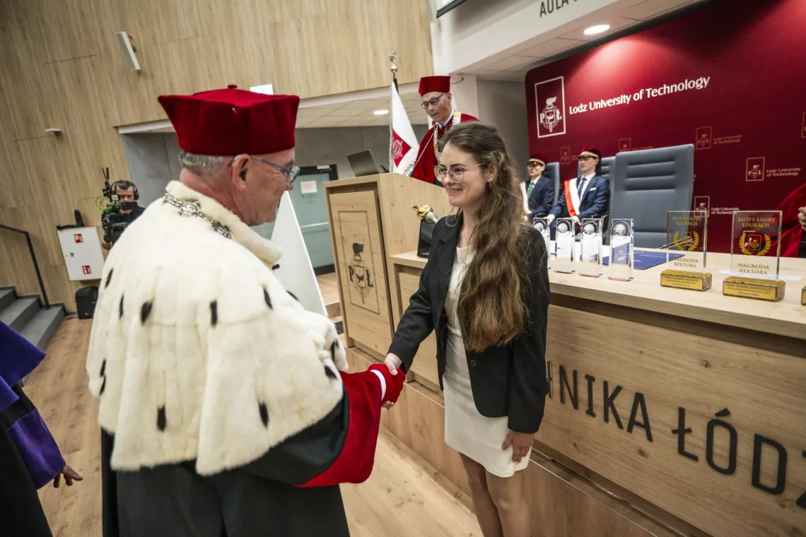 JM Rektor składa gratulacje laureatce nagrody