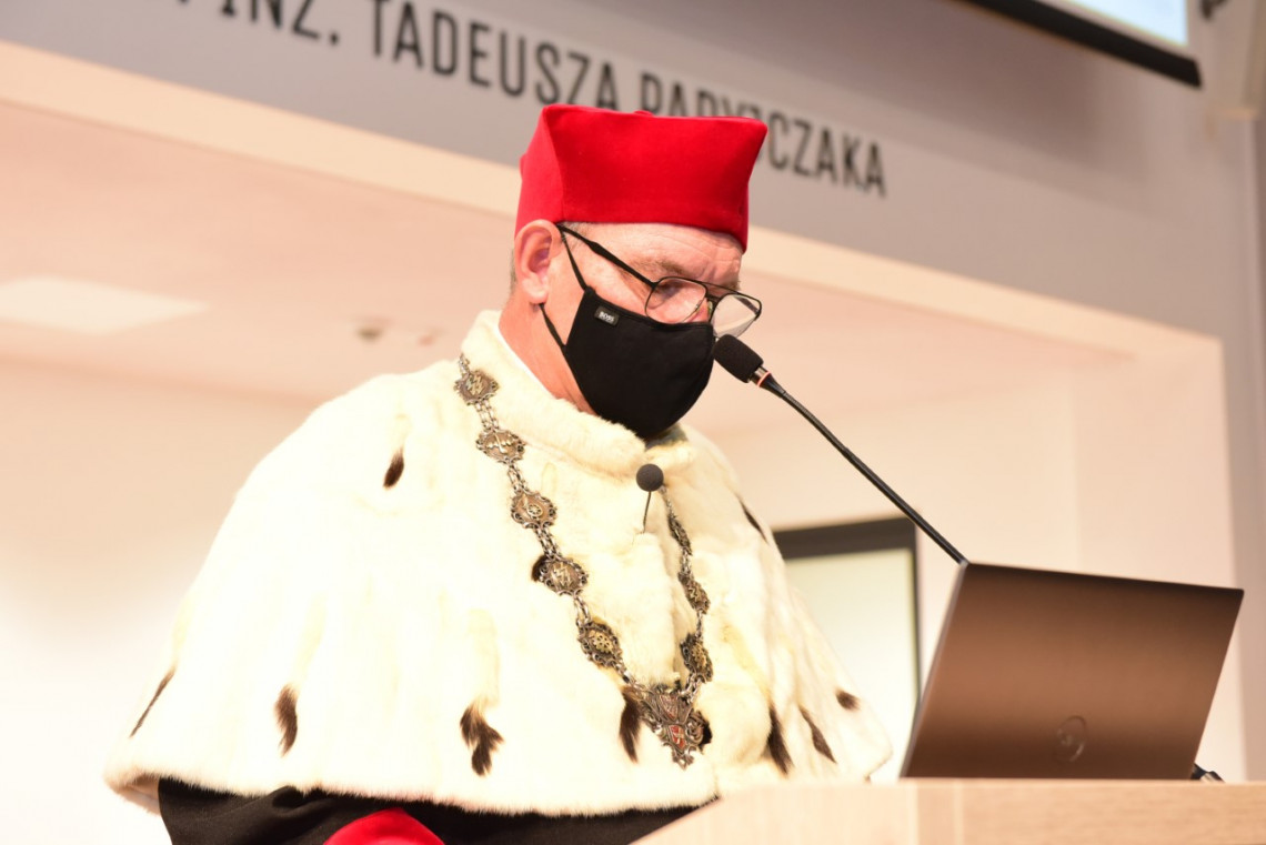 Rektor prof. Krzysztof Jóźwik wygłosił inauguracyjne przemówienie