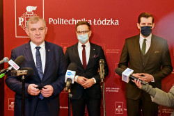 W czasie briefingu prasowego (14.01), od lewej: rektor prof. Krzysztof Joźwik, wiceminister Waldemar Buda i wojewoda Tobiasz Adam Bocheński