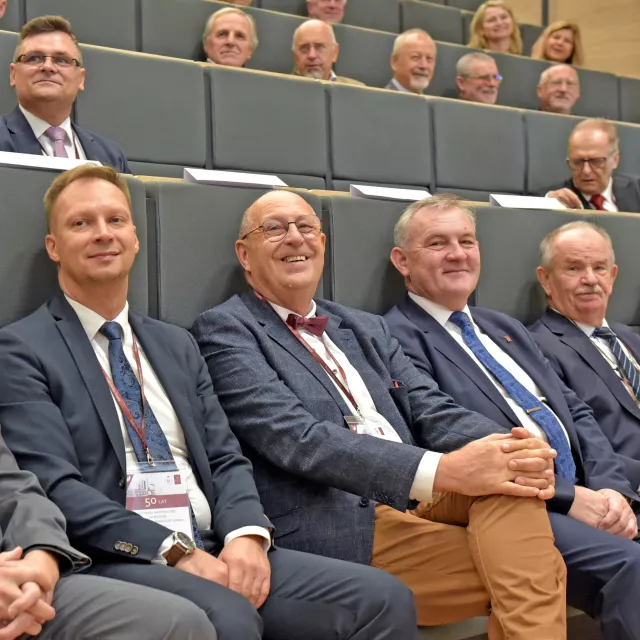 Od lewej: dziekan prof. Tomasz Kubiak, dyrektor prof. Łukasz Kaczmarek, prof. Piotr Kula, rektor prof. Krzysztof Jóźwik i prof. Zbigniew Gawroński