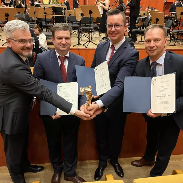 Od prawej: prof. Łukasz Kaczmarek, dr inż. Konrad Sodol, prof. PŁ Jacek Szer i mgr inż. Dariusz Tyszkowski